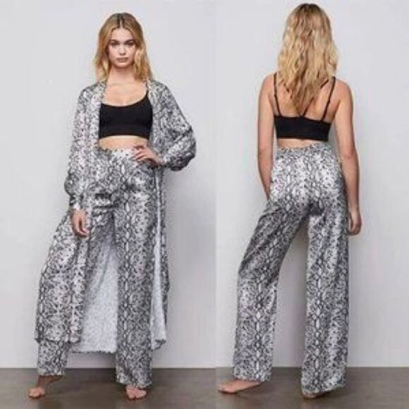 Good American Silky Flowy Snake Skin Print Pant BNWT - Picture 2 of 9